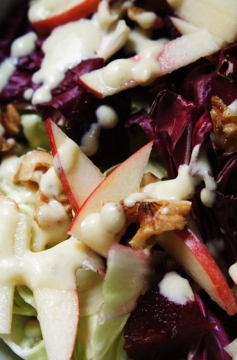 Salada de Folhas com Maçã, Nozes e Queijo de Cabra