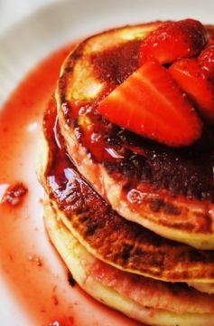 Panqueca com Compota de Morango