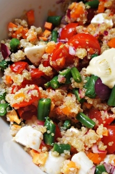 Salada de Quinoa com Molho de Mostarda