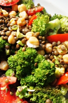 Receita de Salada de Brócolis com Lentilha e Grão de Bico