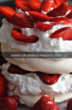 Receita de Torta de Morango e Merengue para o Dia dos Namorados