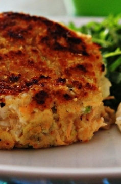 Receita de Bolinho de Salmão com Maionese de Limão