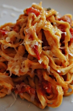 Espaguete com Molho de Tomate e Pimenta em 8 minutos