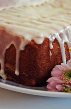 Receita de Bolo Madeira com Cobertura de Açúcar e Limão