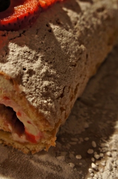 Receita de Rocambole de Morango e Mascarpone (swiss roll)