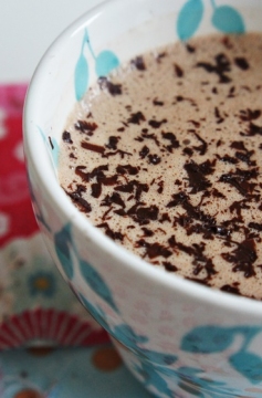 Receita de Chocolate Quente com Chocolate Meio Amargo