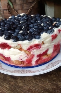 Receita de Torta Gelada de Morango e Mirtilo