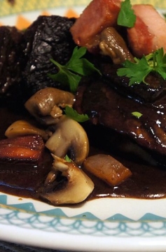 Receita de Costela de Boi ao Molho de Vinho Tinto