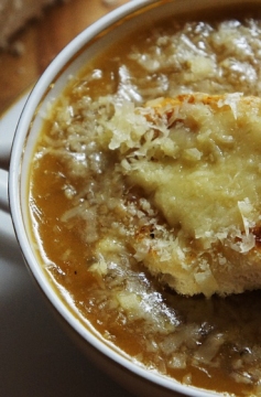 Receita de Sopa de Cebola com Queijo Gruyère