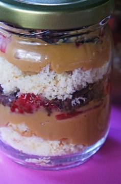 Receita de Bolo no Pote com Recheio de Morango, Doce de Leite e Chocolate