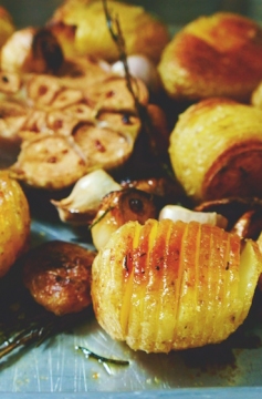 Receita de Batata Assada com Alecrim e Molho de Alho