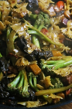 Receita de Farfalle com Legumes e Bacon do Gennaro Contaldo