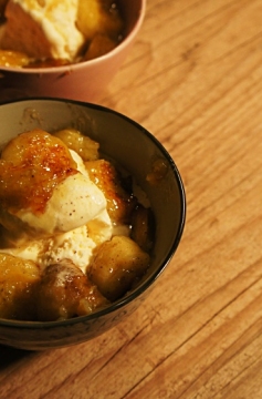 Receita de Banana Caramelizada com Sorvete de Baunilha