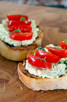 Receita de Bruschetta de Ricota e Tomate Cereja