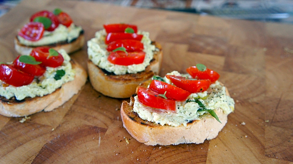 Receita de Bruschetta de Ricota e Tomate Cereja