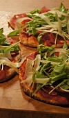 Receita de Pizza de Presunto Parma, Rúcula e Queijo Parmesão