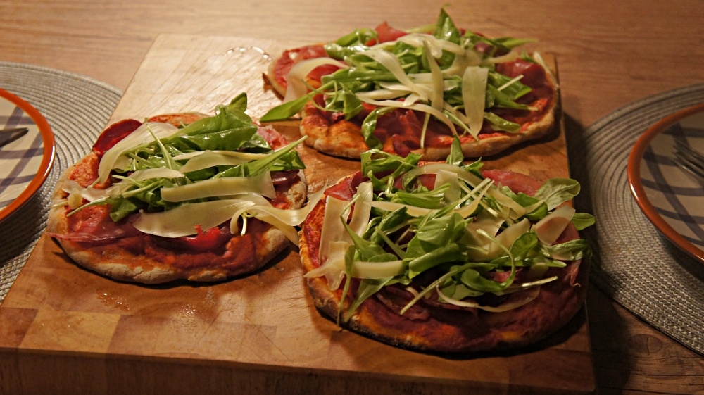 Receita de Pizza de Presunto Parma, Rúcula e Queijo Parmesão