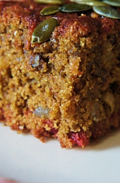 Receita de Bolo de Beterraba com Abacaxi, Nozes e Uva passa