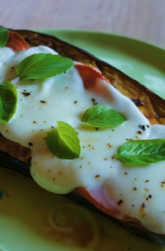 Receita de Berinjela Assada com Tomate, Alho e Mozzarella de Búfala