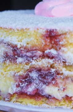 Receita de Naked Cake de Morango e Creme de Leite Condensado