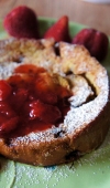 Receita de French Toast de Panetone com Compota de Morango