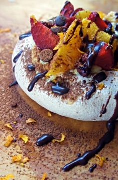 Receita de Mini Pavlova de Chocolate com Frutas Frescas