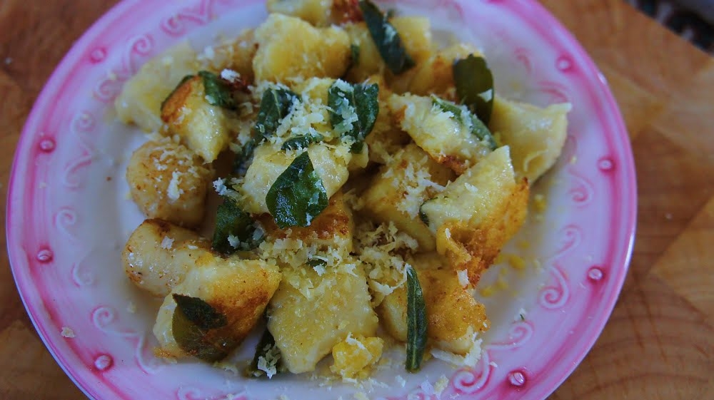 Receita de Nhoque de Batata com Molho de Sálvia, Manteiga e Queijo Gruyere