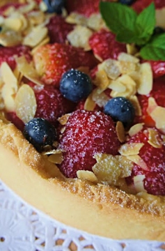 Receita de Torta de Frutas Vermelhas com Creme de Baunilha e Patê Sucrée