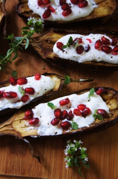 Receita de Berinjela Assada com Qualhada e Iogurte Grego