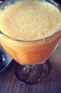 Receita de Suco de Laranja, Mamão e Gengibre pra Refrescar e Alimentar