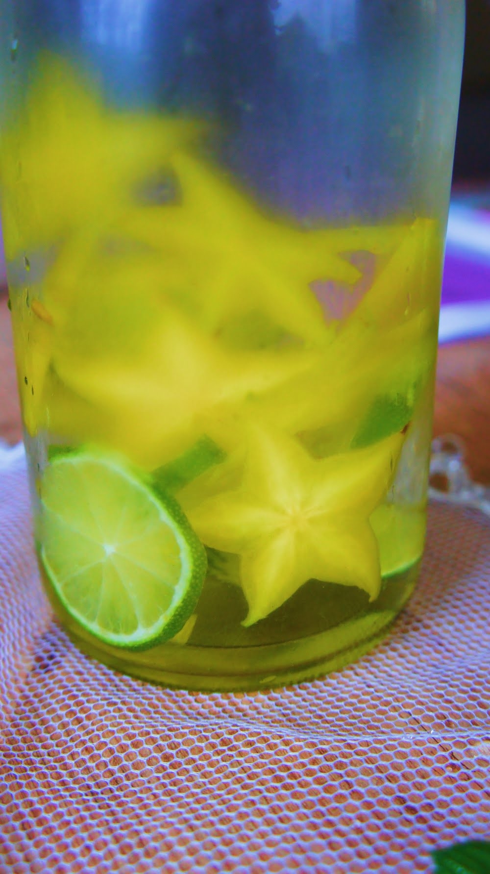 Receita de Água Aromatizada com Carambola e Limão