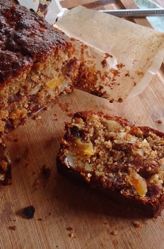 Receita de Bolo Integral de Frutas, Castanha e Mel