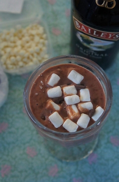 Receita de Chocolate Quente de Baileys