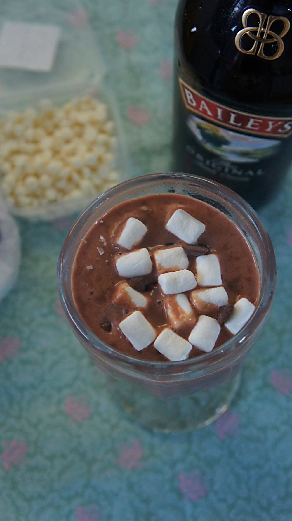 Receita de Chocolate Quente de Baileys