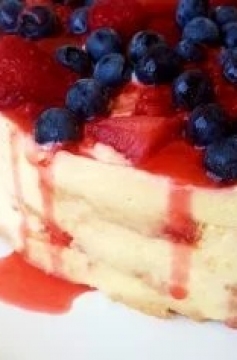 Receita de Torta Gelada de Morango e Mirtilo