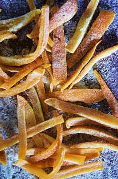 Receita de Casquinha de Laranja Cristalizada com Ponta de Chocolate